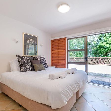Onetangi Beach Apartments Экстерьер фото