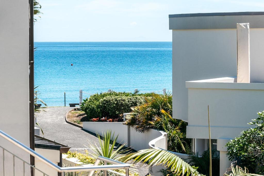 Onetangi Beach Apartments Экстерьер фото