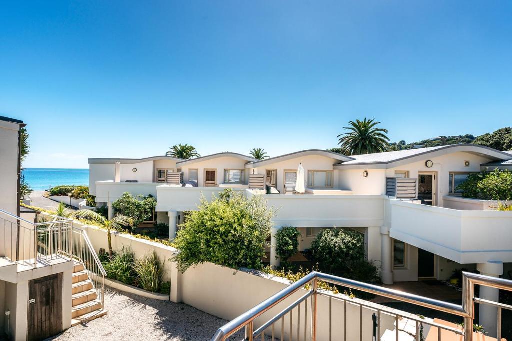 Onetangi Beach Apartments Экстерьер фото