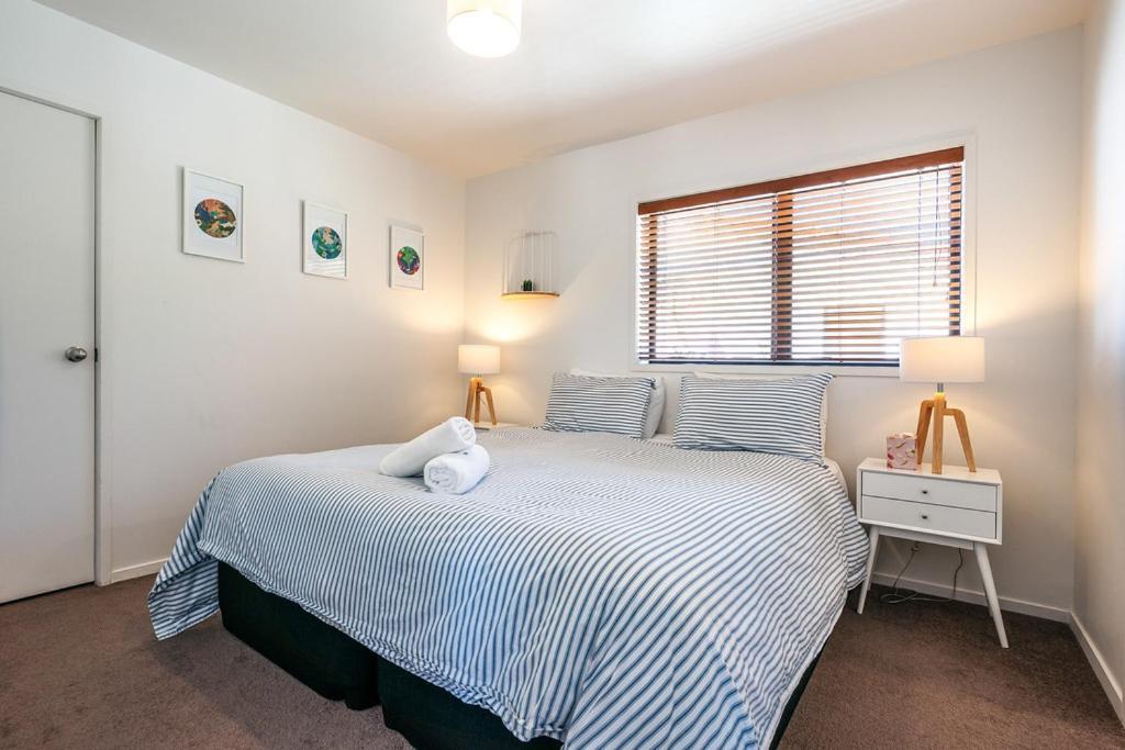 Onetangi Beach Apartments Экстерьер фото