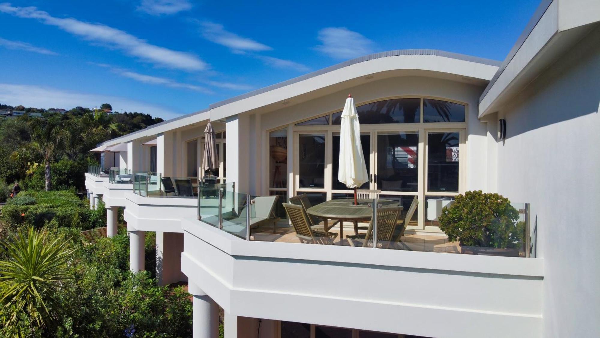 Onetangi Beach Apartments Экстерьер фото