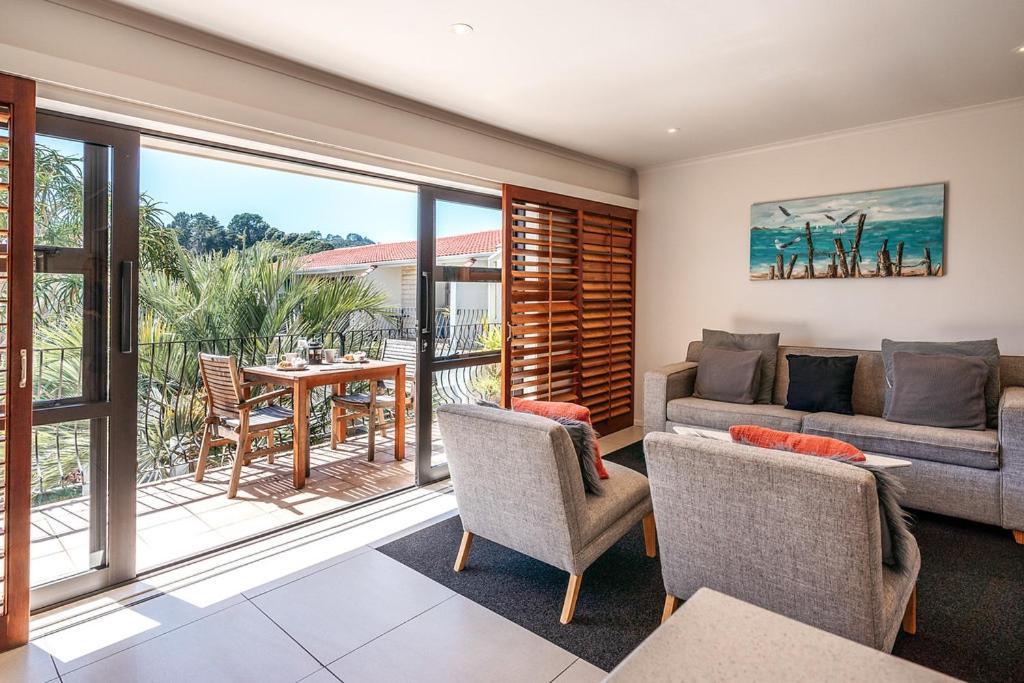 Onetangi Beach Apartments Экстерьер фото