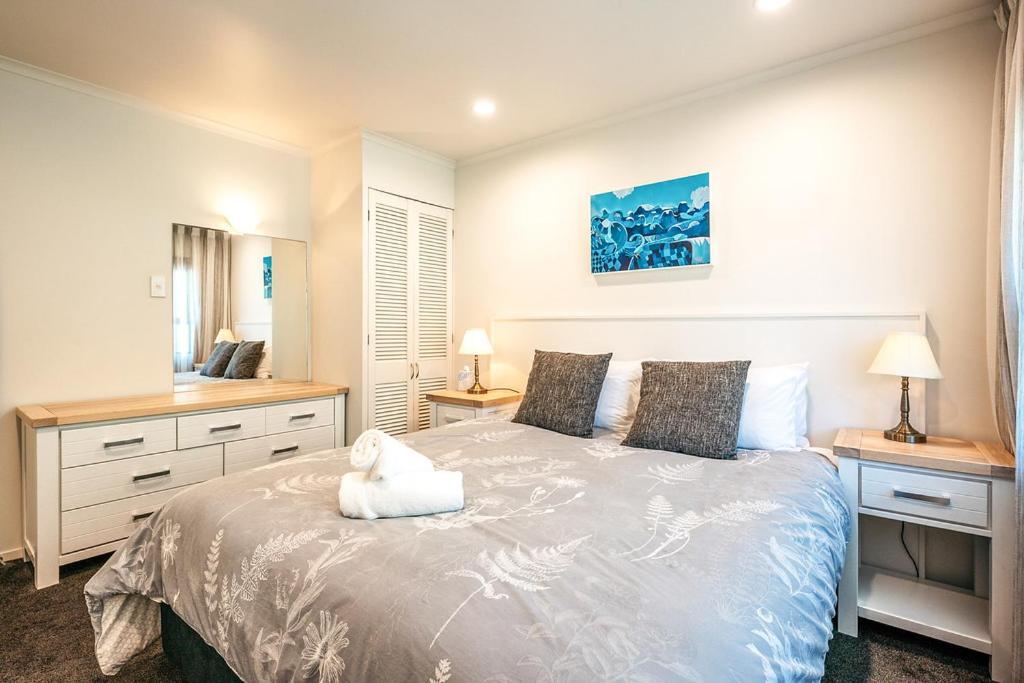 Onetangi Beach Apartments Экстерьер фото