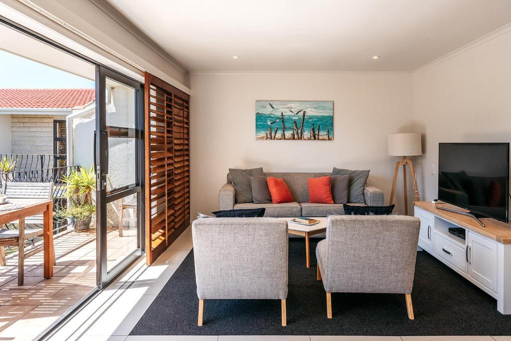 Onetangi Beach Apartments Экстерьер фото