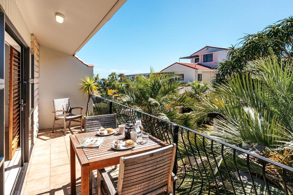Onetangi Beach Apartments Экстерьер фото