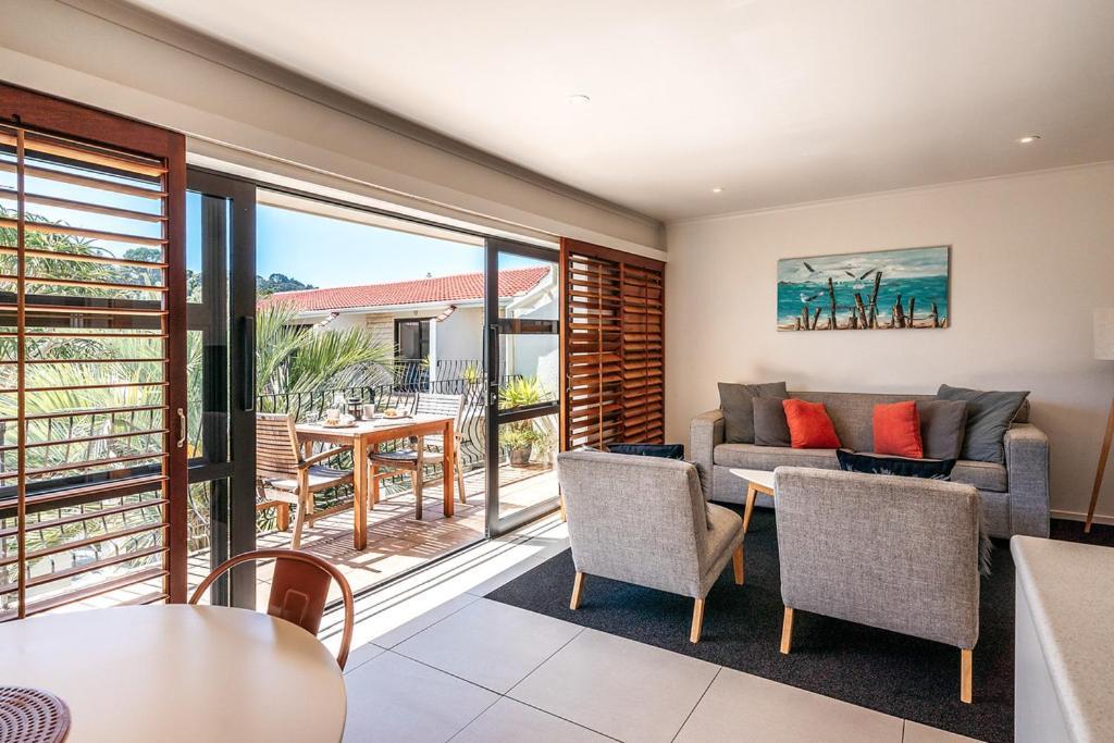 Onetangi Beach Apartments Экстерьер фото