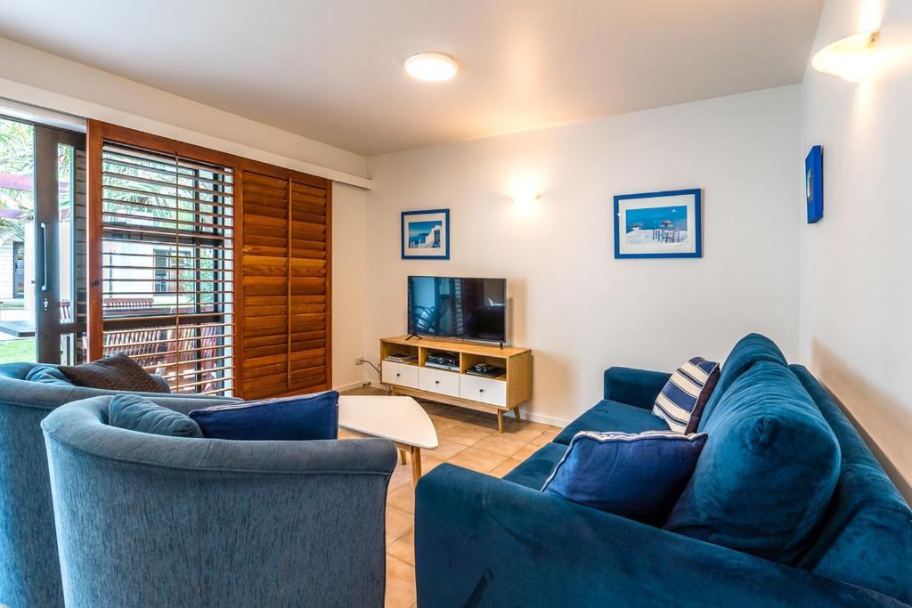 Onetangi Beach Apartments Экстерьер фото