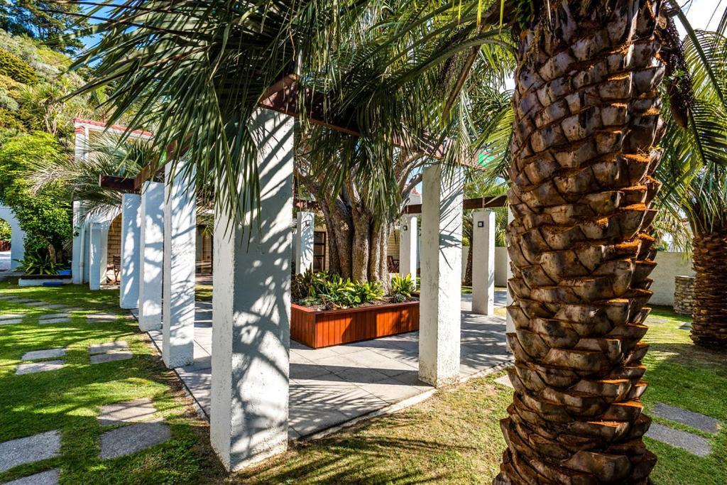 Onetangi Beach Apartments Экстерьер фото