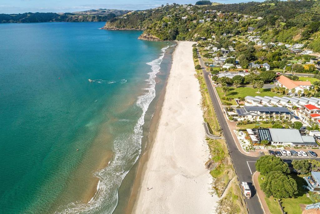 Onetangi Beach Apartments Экстерьер фото
