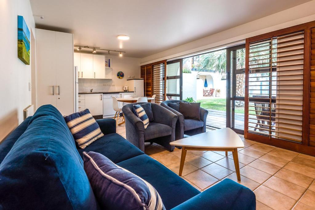 Onetangi Beach Apartments Экстерьер фото