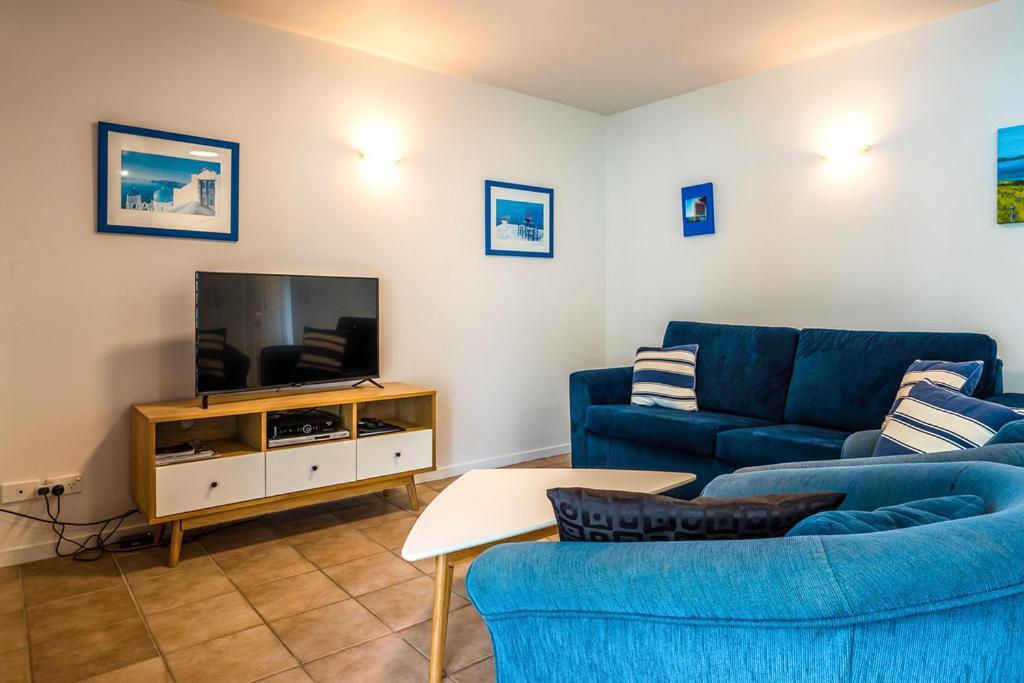 Onetangi Beach Apartments Экстерьер фото