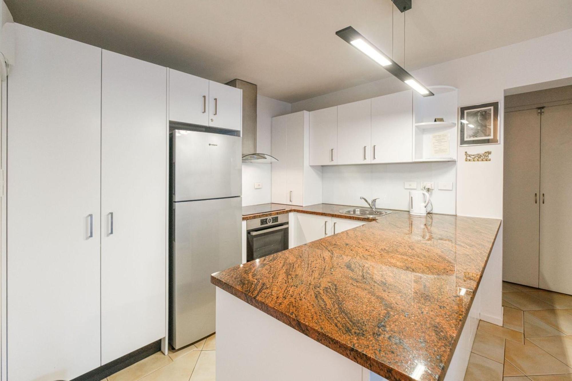 Onetangi Beach Apartments Экстерьер фото