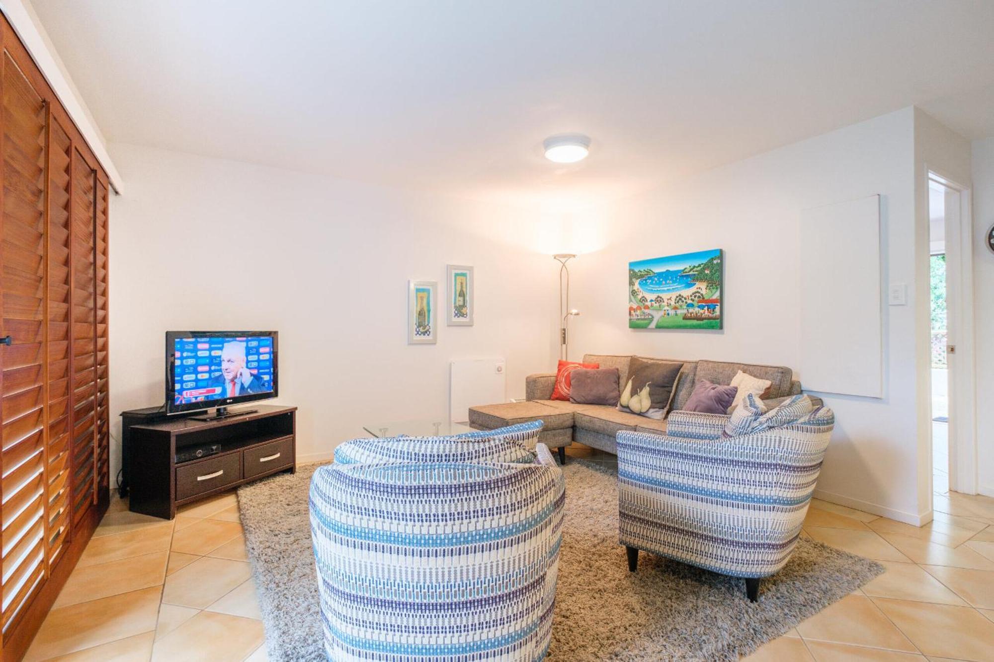 Onetangi Beach Apartments Экстерьер фото