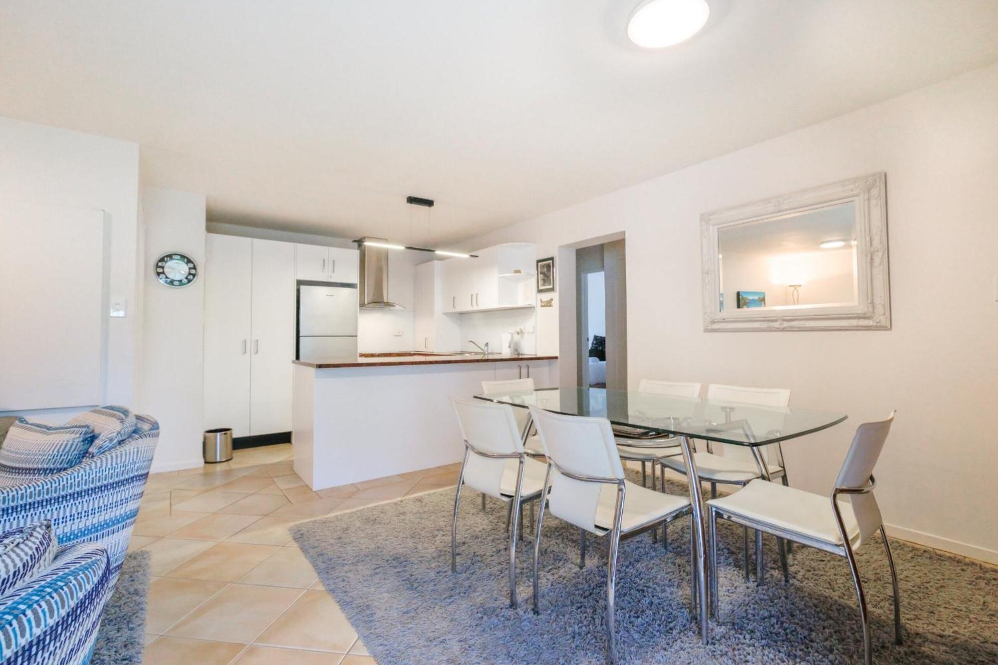 Onetangi Beach Apartments Экстерьер фото