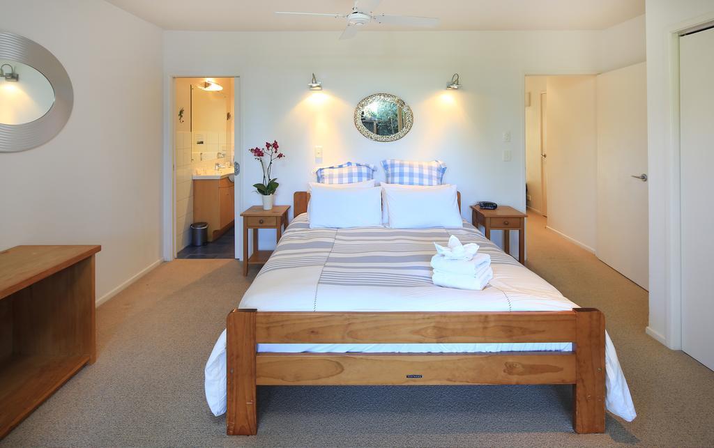 Onetangi Beach Apartments Экстерьер фото